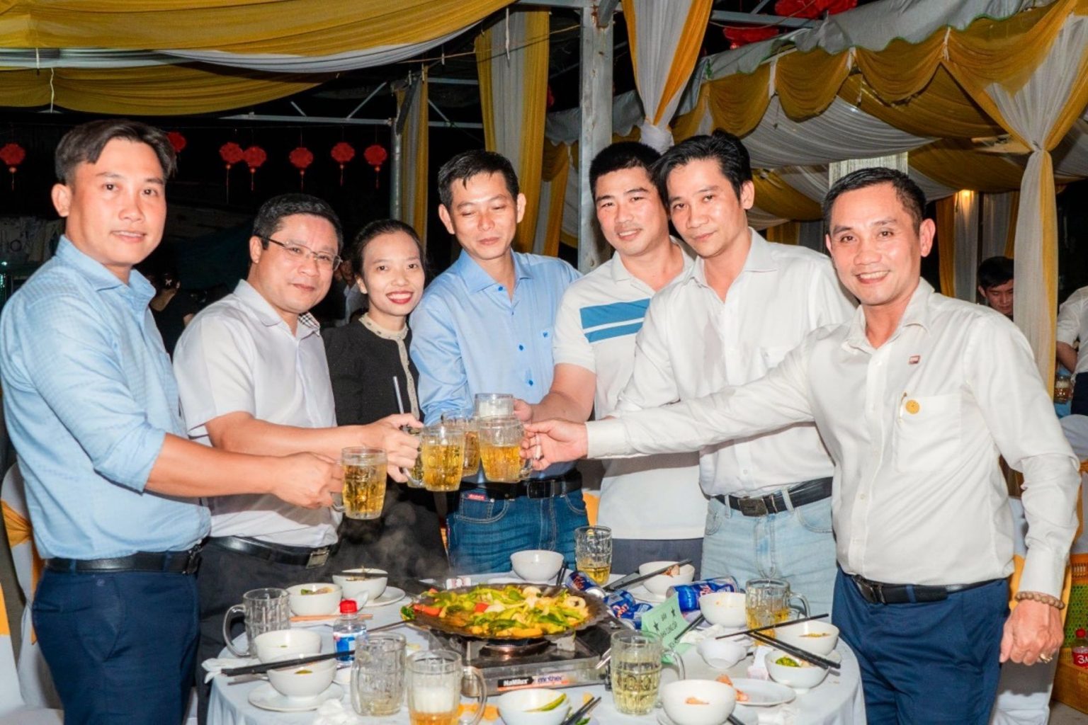 Nhôm Khang Minh Tặng Quà Tết Và Trao Chứng Nhận TTSX Cửa Nhôm Tại Tiệc Tất Niên TTSX Cần Thơ