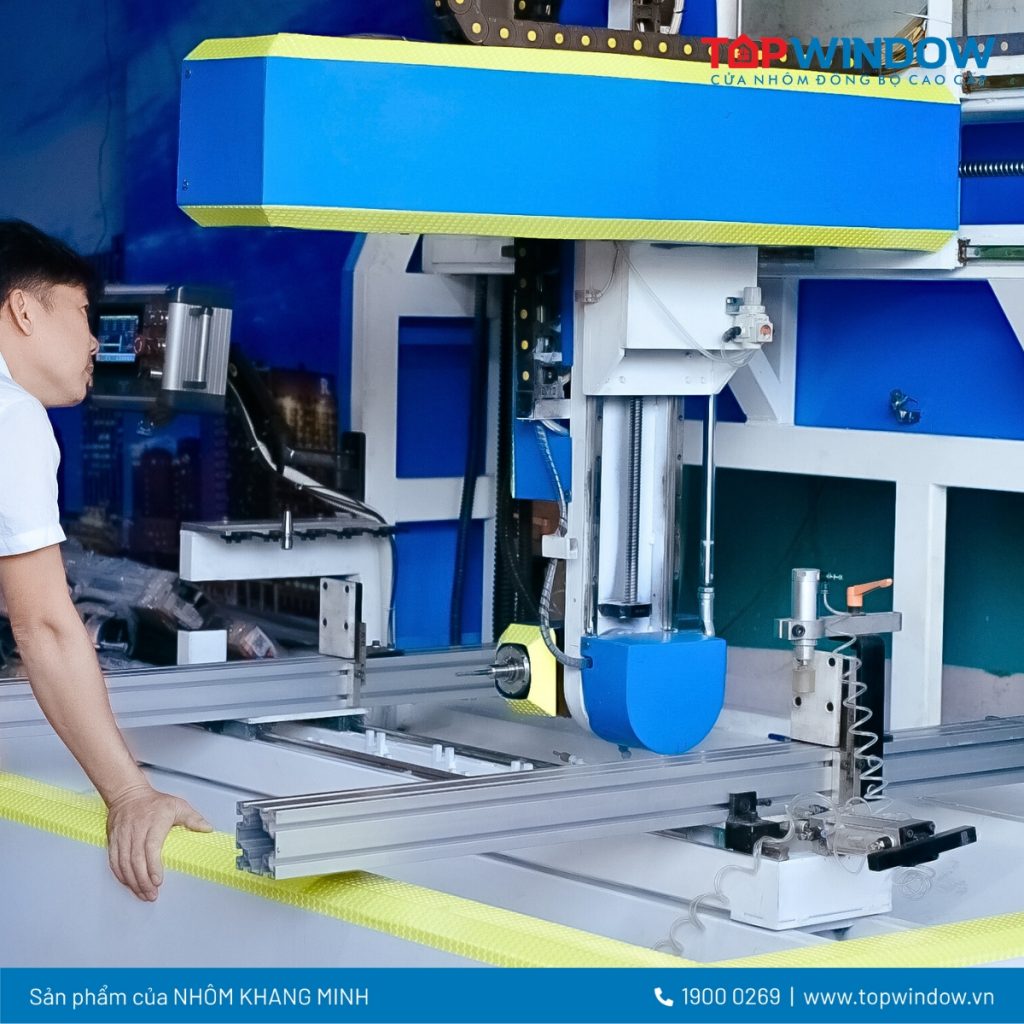 Cửa Thông Phòng Công Nghệ Mới Topwindow-Room Được Sản Xuất Theo Tiêu Chuẩn Tại TTSX Cửa Nhôm TP.HCM 1